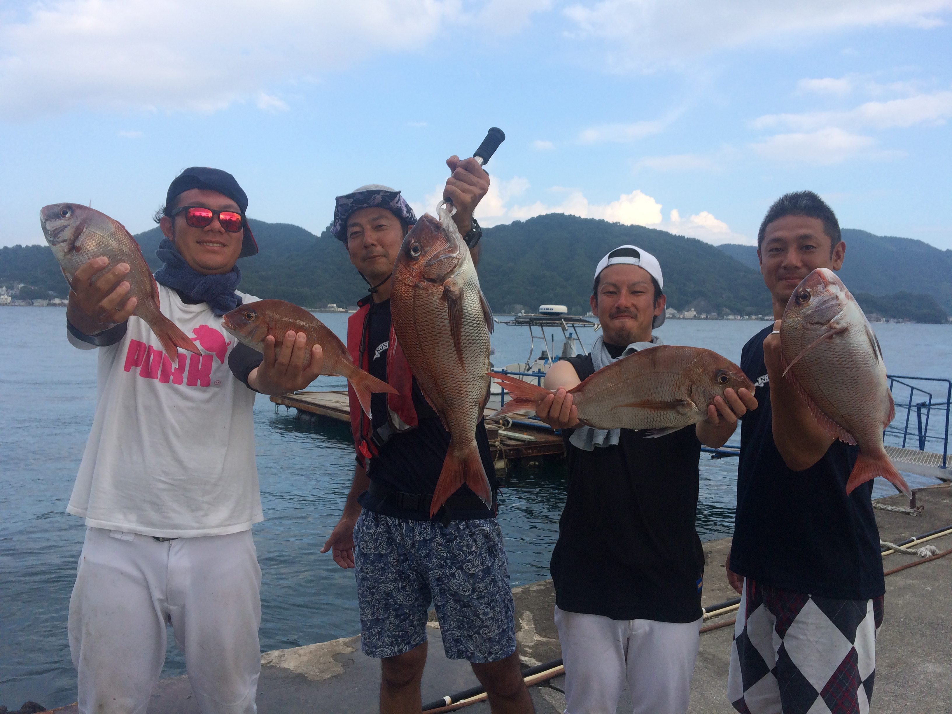千本浜沖にて真鯛６匹 株式会社富士ボーティング